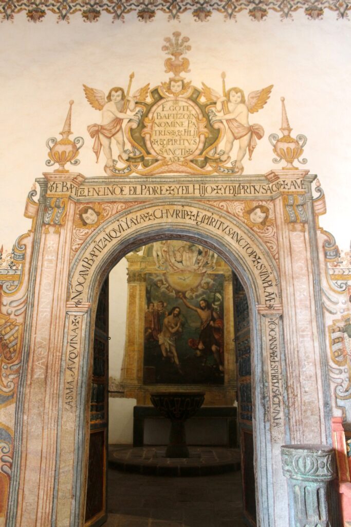 Baptisterio pentalingue en templo Andahuayllillas