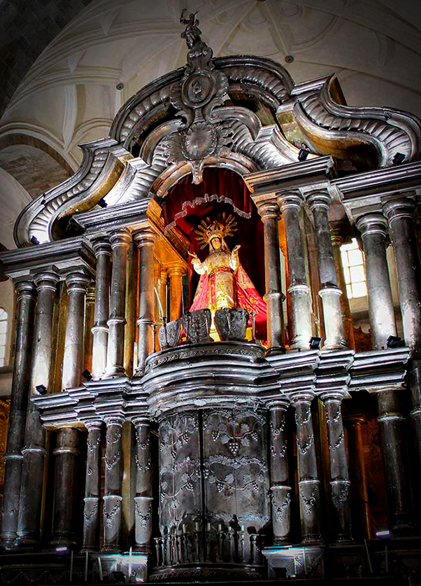 Altar principal de la catedral de Cusco